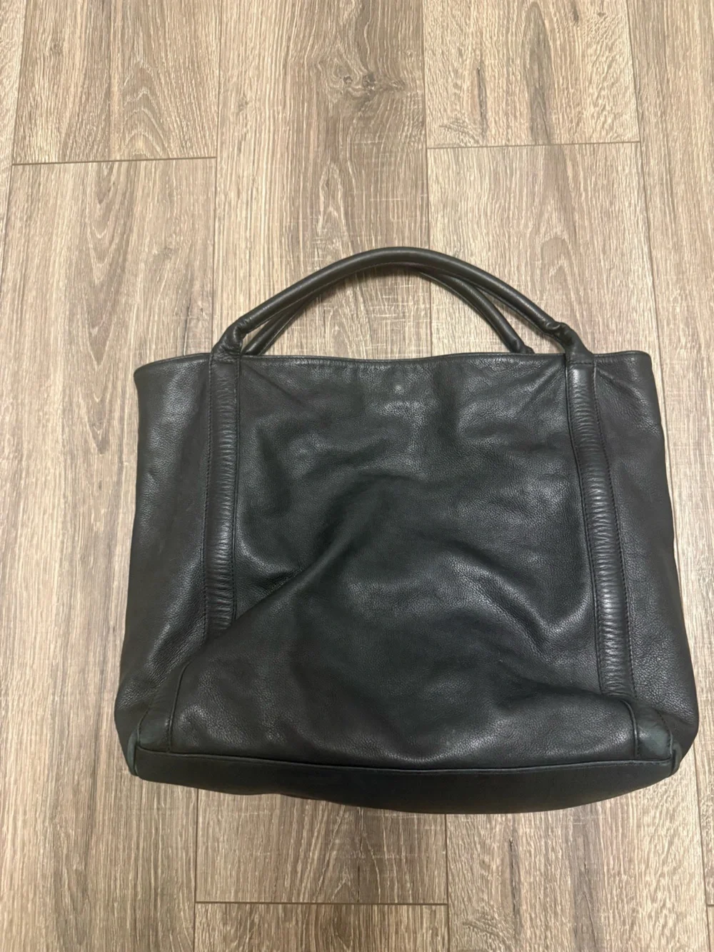 See By Chloé Black Solid Tote Bag Zip Closure Top Handle Gold Hardware